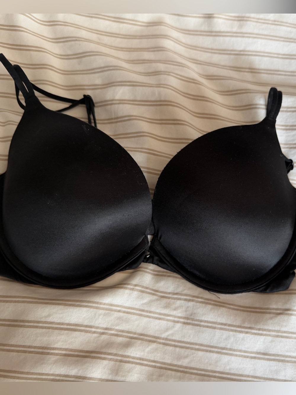 Victoria’s Secret 32DD push-up bra